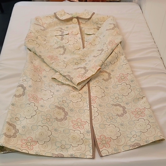 Janeville Trench Coat with Flower Buttons Retro Look - Picture 16 of 16